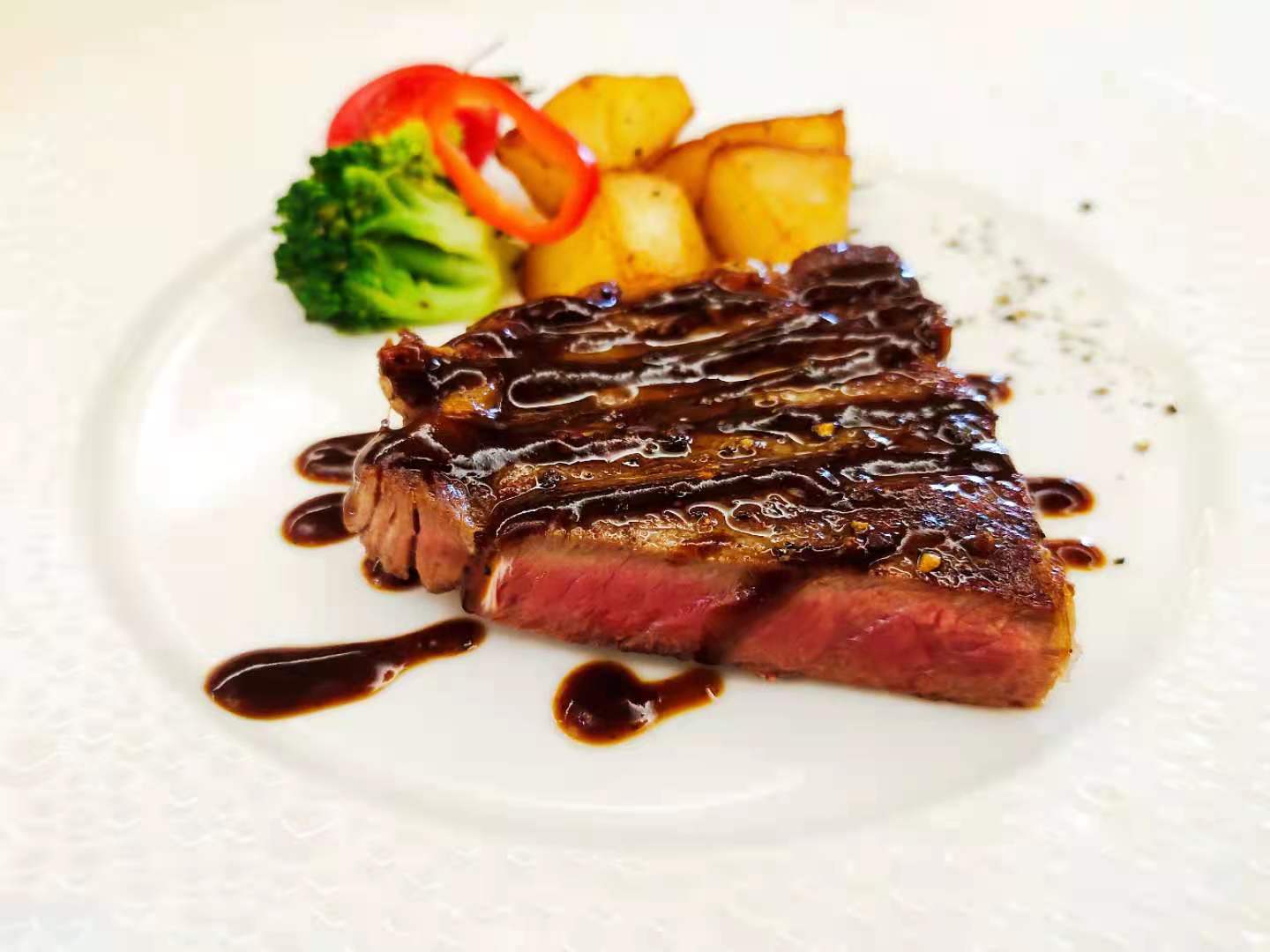 原價(jià)78元的牛排套餐只賣(mài)8.88元，吃起來(lái)就是個(gè)這？！